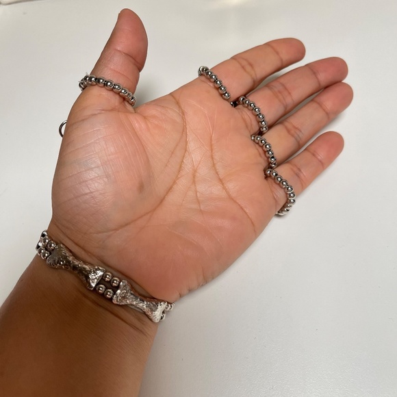 Halloween hand bracelet skull finger skeleton and full finger armour ring - Picture 2 of 5